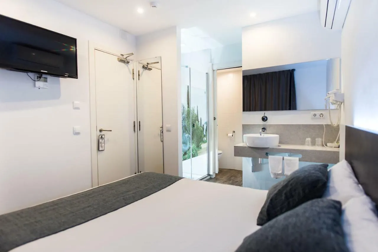 Hostal Ribas Lloret de Mar 0*,